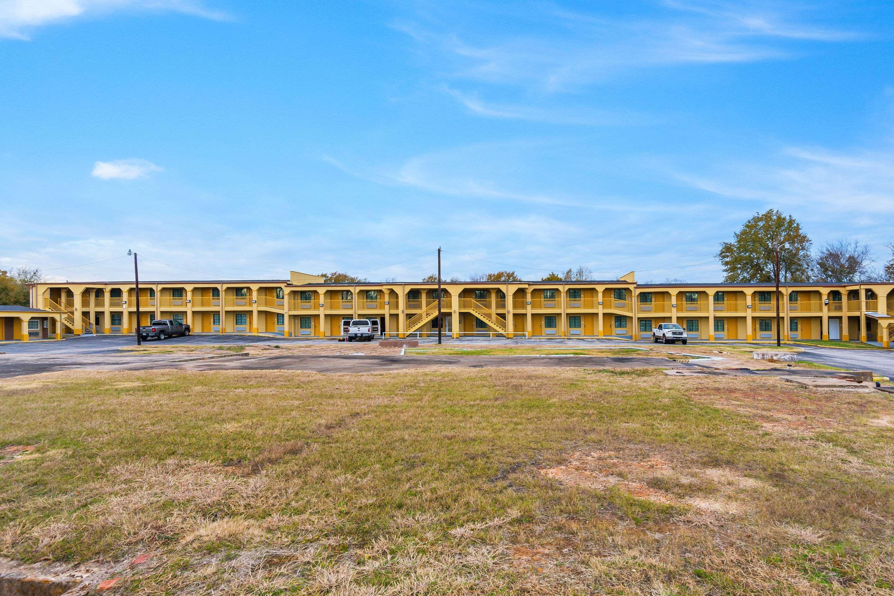 Super 8 By Wyndham Palestine Tx Hotel Exterior photo