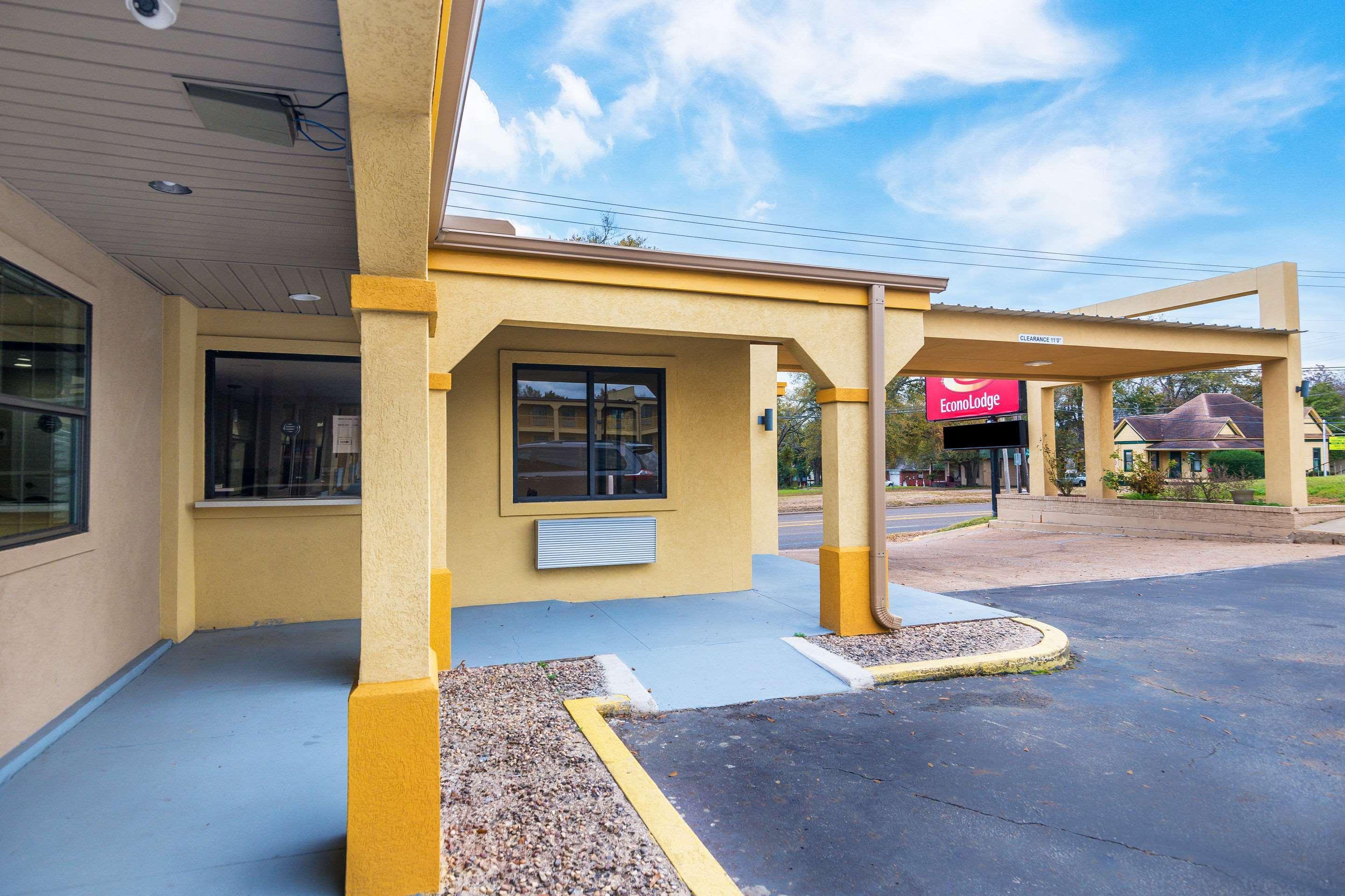 Super 8 By Wyndham Palestine Tx Hotel Exterior photo