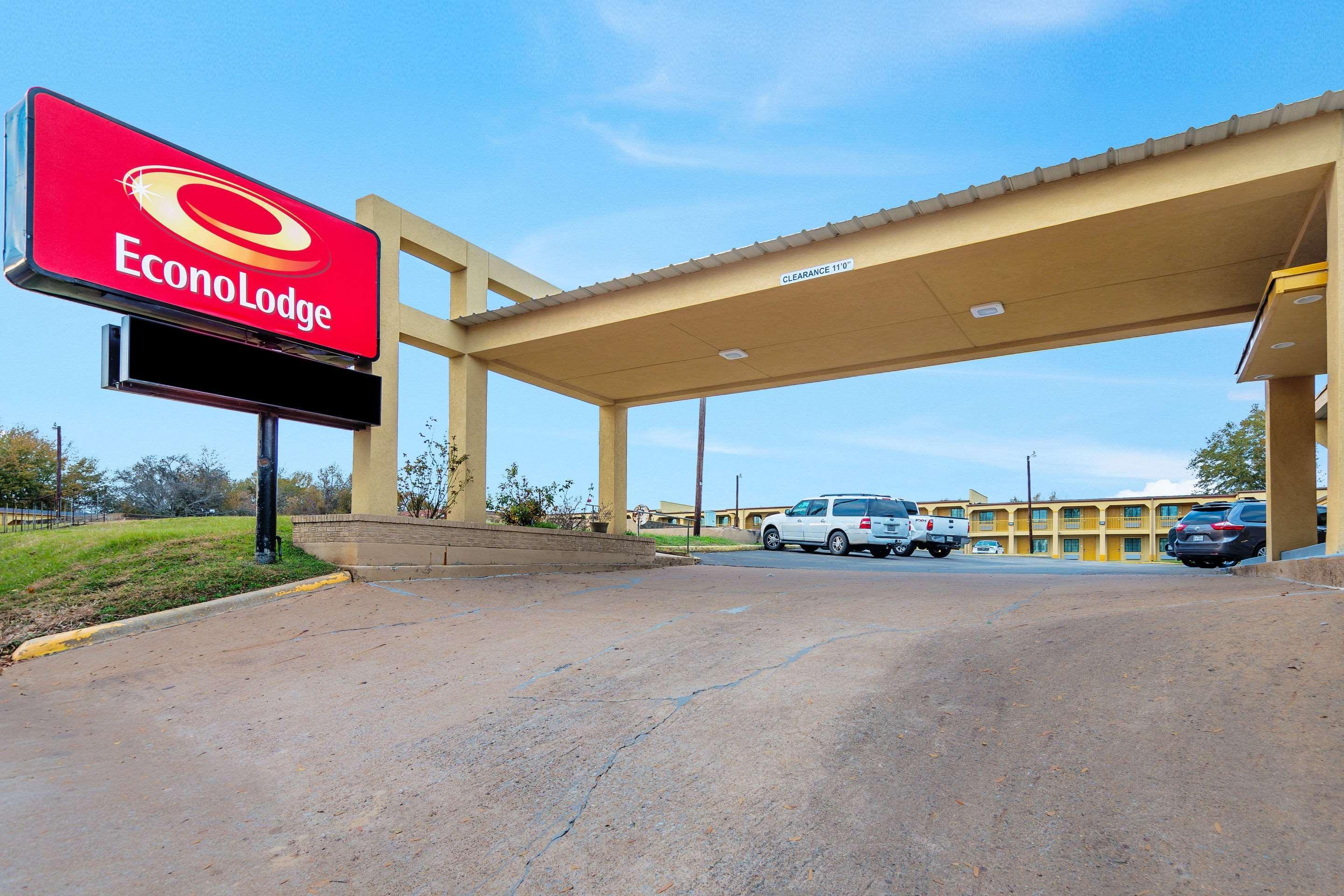 Super 8 By Wyndham Palestine Tx Hotel Exterior photo