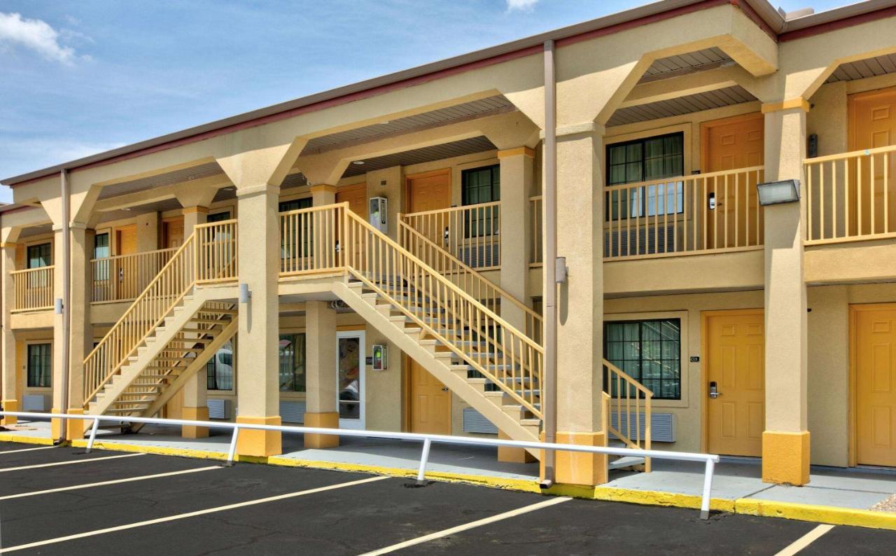 Super 8 By Wyndham Palestine Tx Hotel Exterior photo