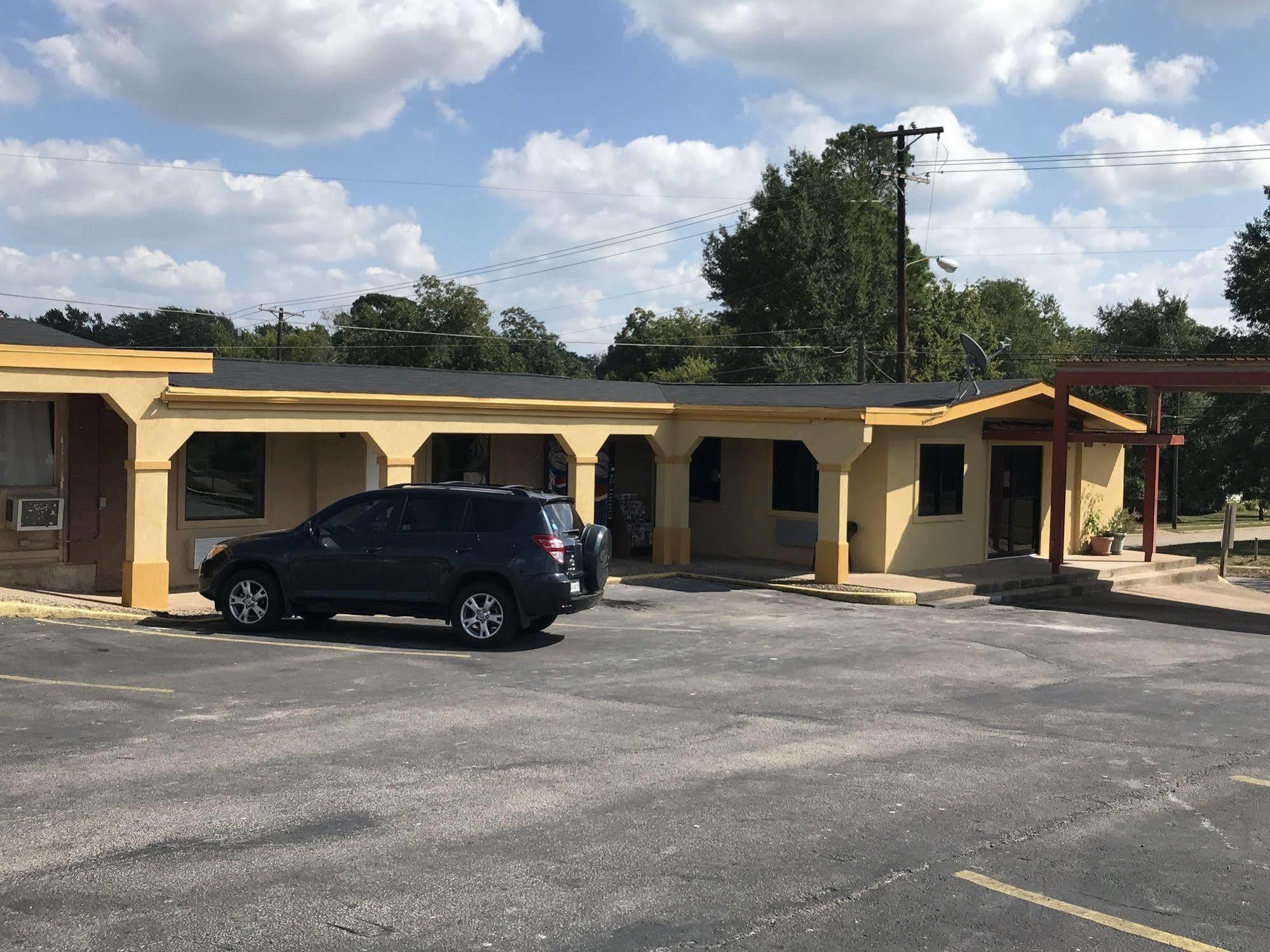Super 8 By Wyndham Palestine Tx Hotel Exterior photo