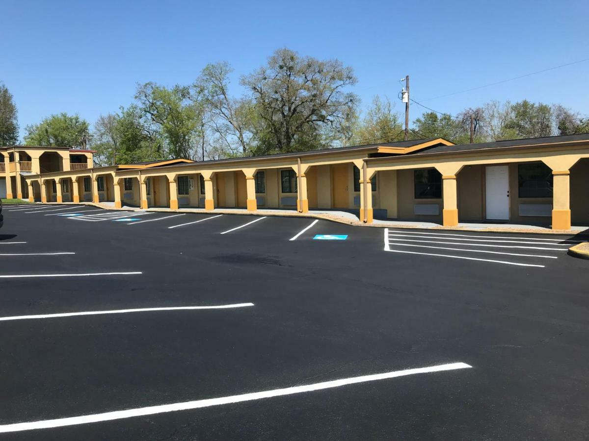 Super 8 By Wyndham Palestine Tx Hotel Exterior photo